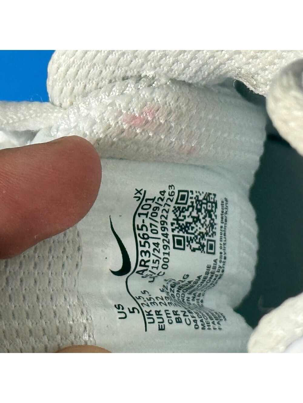 Nike Air Shox R4 White Metallic Shoes Sneakers Running AR3565 101 Women’s New - Picture 6 of 10